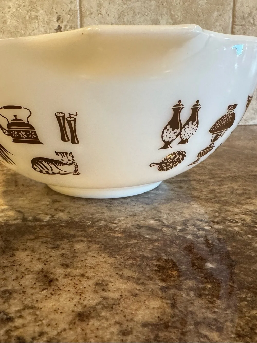 Vintage Pyrex Early American #443 2.5 Qt Cinderella Mixing Bowl Brown White